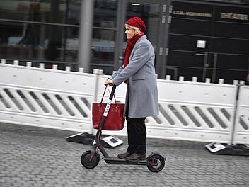 In Wien rollen die E-Scooter bereits: Dort gibt es breite  Radwege und verkehrsberuhigte Straßen  -  in Bamberg können die Roller jetzt auch bald im Straßenverkehr getestet werden. Ronald Rinklef