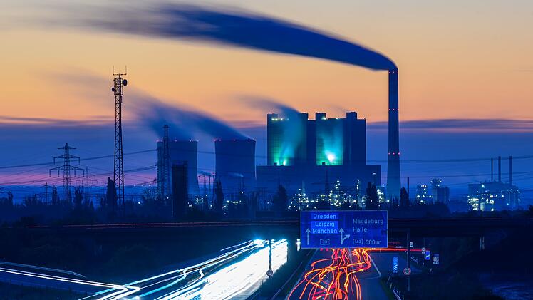 Morgens in Sachsen-Anhalt - Kraftwerk Schkopau