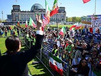 Iranischer Schah-Sohn Pahlavi besucht Berlin