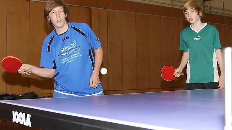 Noch stehen die beiden Prichsenstädter  Lukas Bräutigam und   sein Doppelpartner David Brown an der Platte. Was passiert aber, wenn es keine Jugendeinzelturniere mehr im Kreis Kitzingen gibt. Reicht ihnen dann das Spiel in der Mannschaft? Archivfoto: Gerd Ludwig