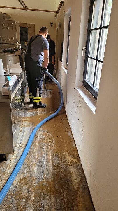 Feuerwehr Estenfeld hilft Familie von verstorbenem Kameraden