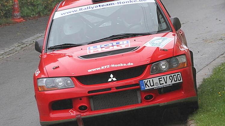 Mit dem Mitsubishi Lancer Evo 9 hat Reinhard Honke viele Rallyes erfolgreich bestritten ...