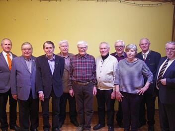 Ehrungen standen bei der Kolpingsfamilie Garitz an (von links):  Elmar Will (2. Vorsitzender des Diözesanverbandes Würzburg), Walter Horn, Edwin Zoll, Walter Hartmann, Horst Hippler, Herbert Reichert, Robert Emmerth, Ingrid Emmerth, Werner Keß und Vorsitzender Heiner Fuchs. Foto: Klaus Werner