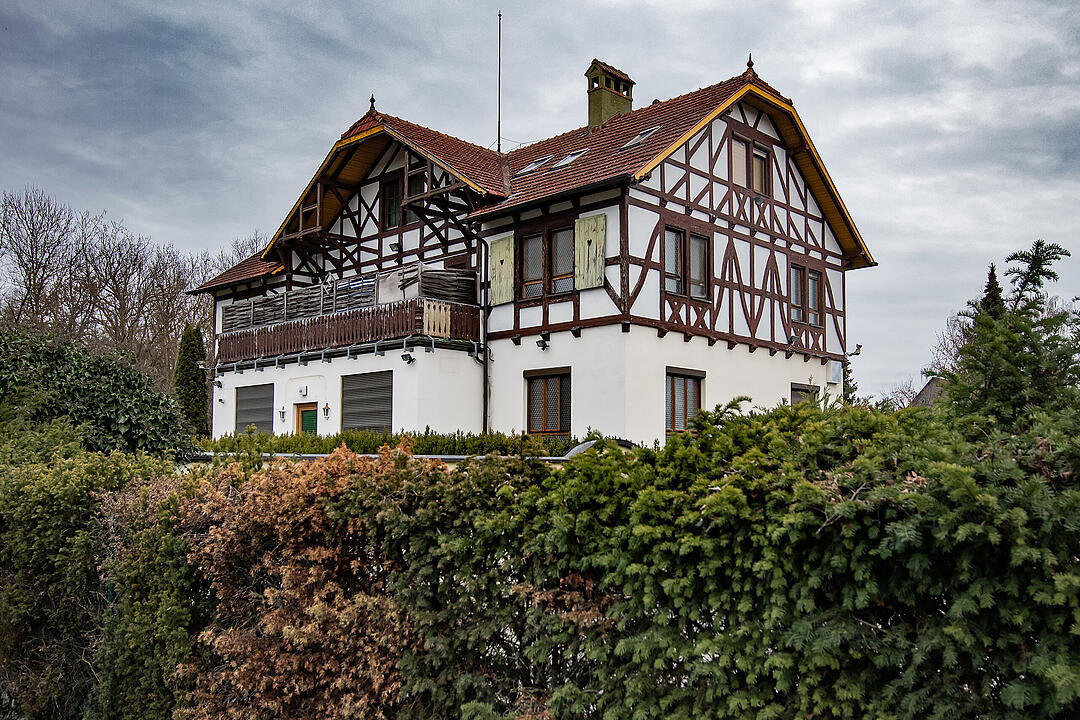 Geheimnisvolle Villa 44
