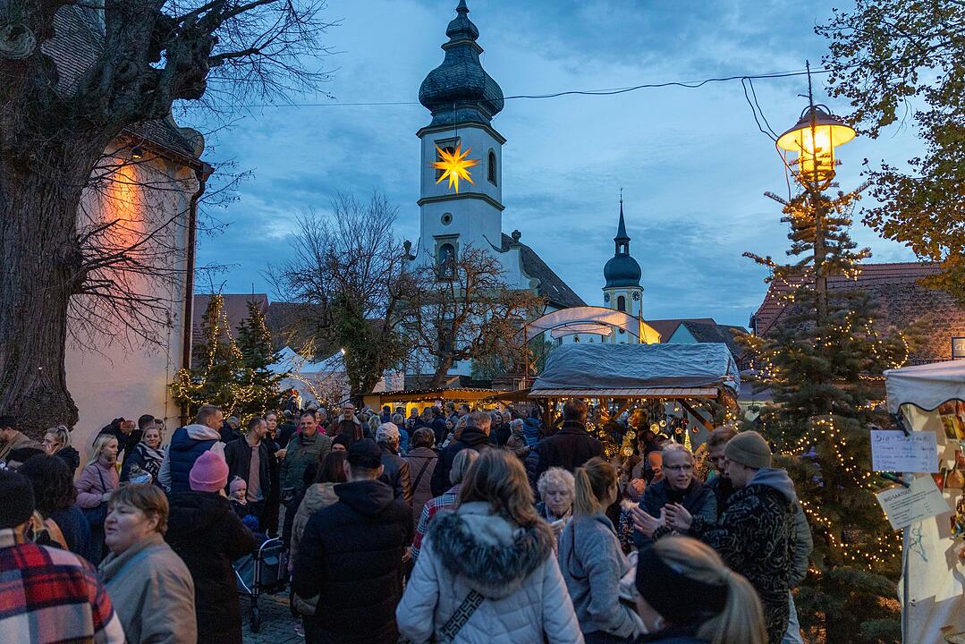 R&ouml;delsee, Traditioneller Weihnachtsmarkt rund um das Schloss