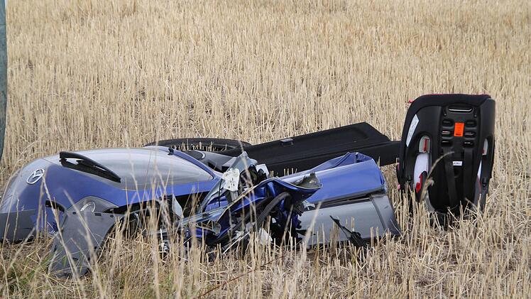 Wrackteile lagen überall herum. Foto: Jürgen Gärtner