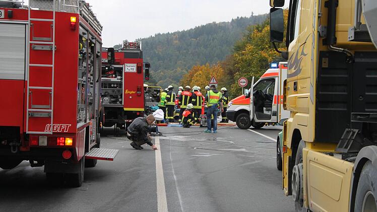 Zu einem schweren Unfall kam es heute auf der B289 in Kulmbach in Höhe Kauernburg. Foto: Stephan Tiroch