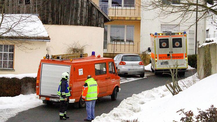 Feuerwehr und Notarzt waren bei dem Unglück Anfang des Monats im Einsatz. Fotos: Klaus-Peter Wulf