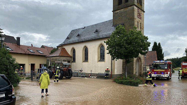 Unwetter in Bayern: Massive Regenfälle sorgen für hunderte Feuerwehreinsätze