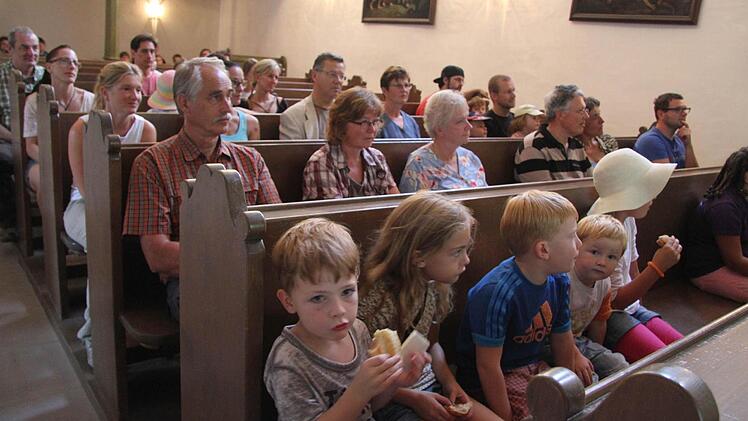 Sogar die Vorträge faszinierten die Kinder: Erich Schiffelholz sprach dabei auch die Tollwutfälle bei Fledermäusen an.