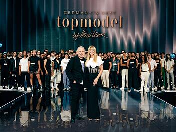 In der Auftaktfolge der 21. Staffel von "Germany's Next Topmodel" begibt sich Heidi Klum gemeinsam mit Designer Jean Paul Gaultier auf die Suche nach dem diesj&auml;hrigen Sieger.