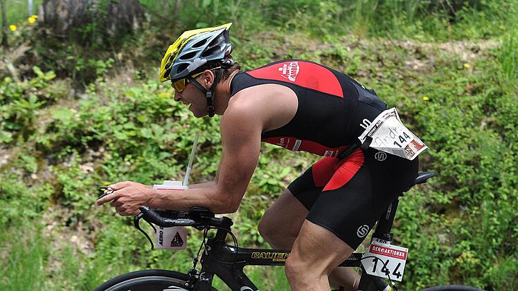 Sieger Andreas Sperber an der steilsten Stelle der Radstrecke bei Thurnau mit 16 Prozent Steigung.