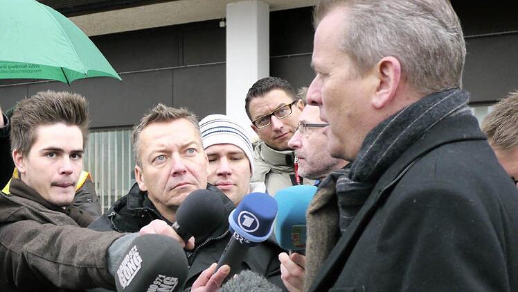 Ulrich Maly beantwortet Fragen.