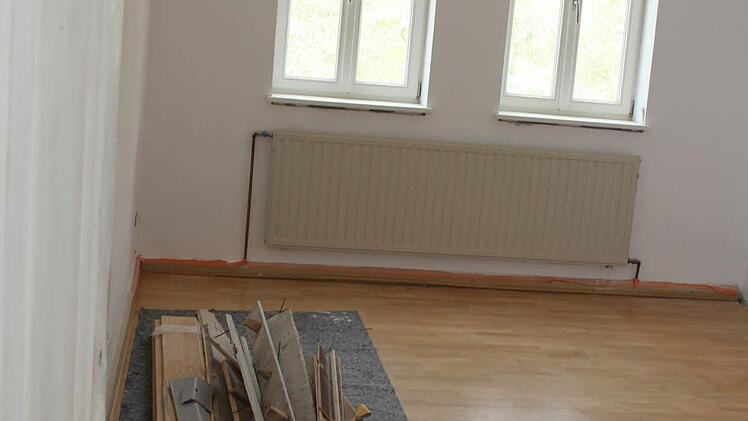 Die Wohnung des zukünftigen Kaplans hat ausgefallene Fenster.