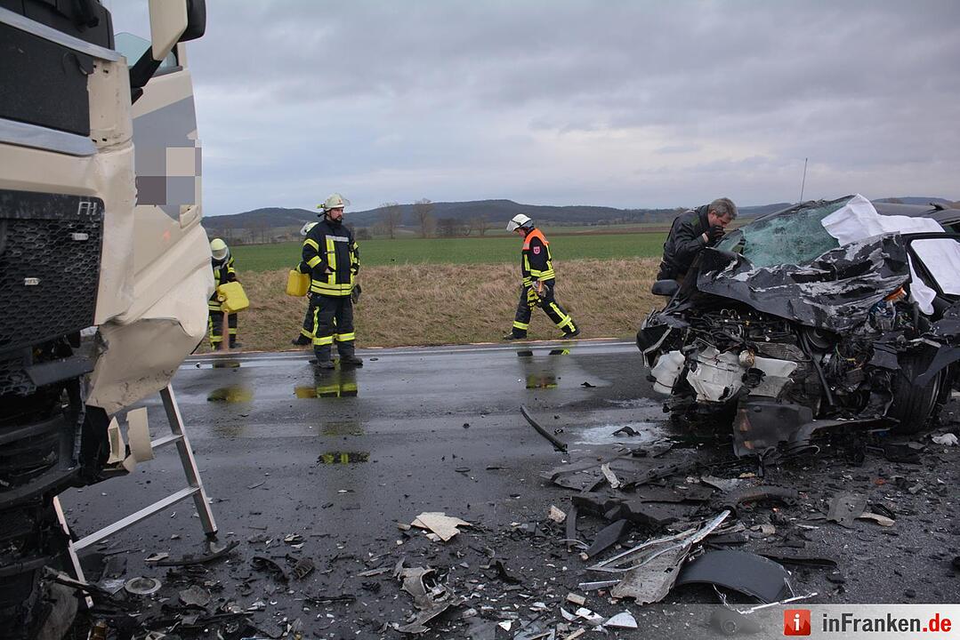 Tödlicher Unfall - 38-Jähriger kollidiert mit Lkw