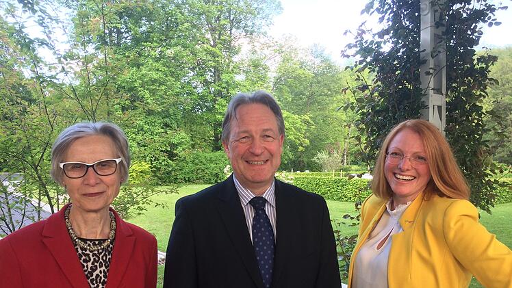 (Von links) Adelheid Zimmermann, Joachim Spatz und Anna Viktoria Kaiser bei einem Informationsnachmittag der FDP im Staatsbad Bad Brückenau. André Ernst Kaiser