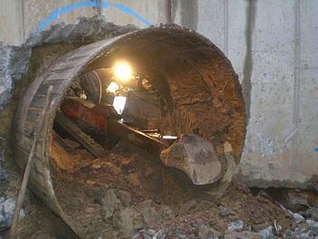 Auf den Augenblick haben die Tunnelbauer seit dem 10. Oktober gewartet. Am Mittwoch Nachmittag erfolgte der Durchstich. Foto: Privat