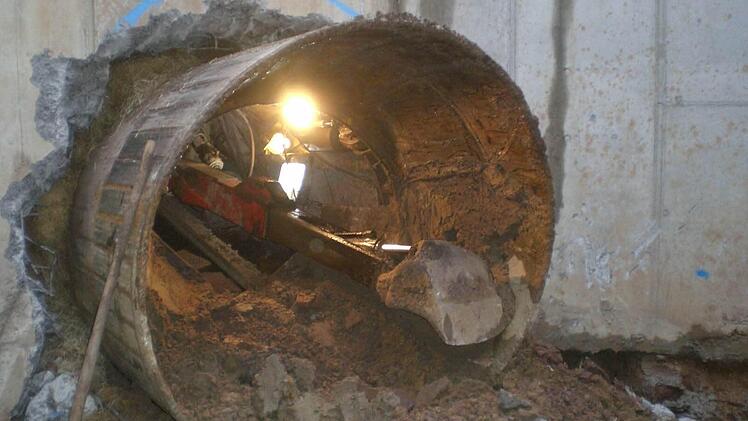 Auf den Augenblick haben die Tunnelbauer seit dem 10. Oktober gewartet. Am Mittwoch Nachmittag erfolgte der Durchstich. Foto: Privat