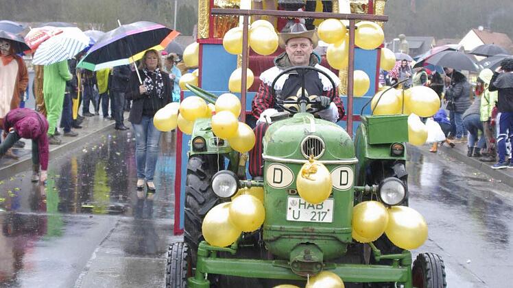 Faschingszug Aura 2016. Foto: Winfried Ehling