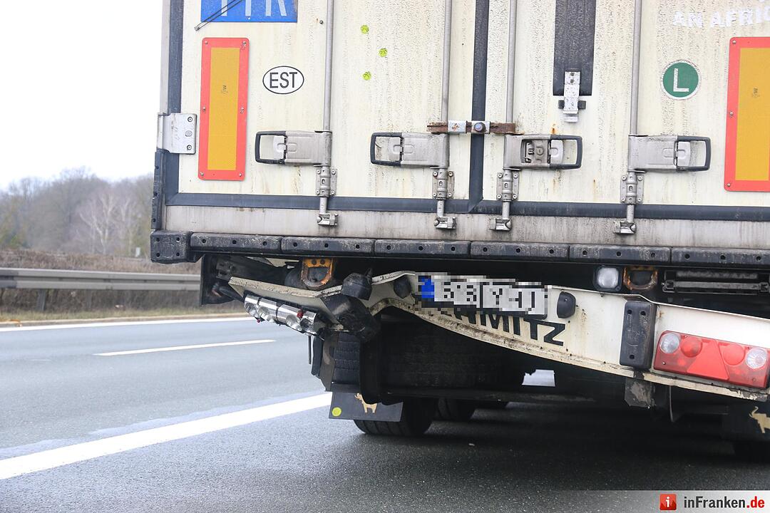 Pkw kracht auf A70 bei Scheßlitz gegen Leitplanke
