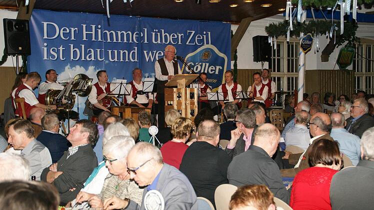 Einen unterhaltsamen Abend gestalteten Mundartautor Wilhelm Wolpert, das "Scharfe Blech" aus Sand und der Göller-Fastenbock bei der diesjährigen Fastenprdigt im Zeiler Göllersaal. Fotos: Sabine Weinbeer