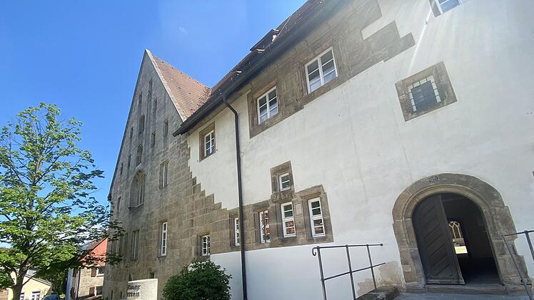 Passanten finden Neugeborenes im Freien: Einsatzkr&auml;fte suchten nach Mutter