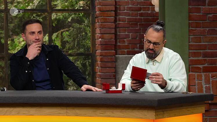 Die Händler erkennen die Marke der Luxus-Uhr sofort.