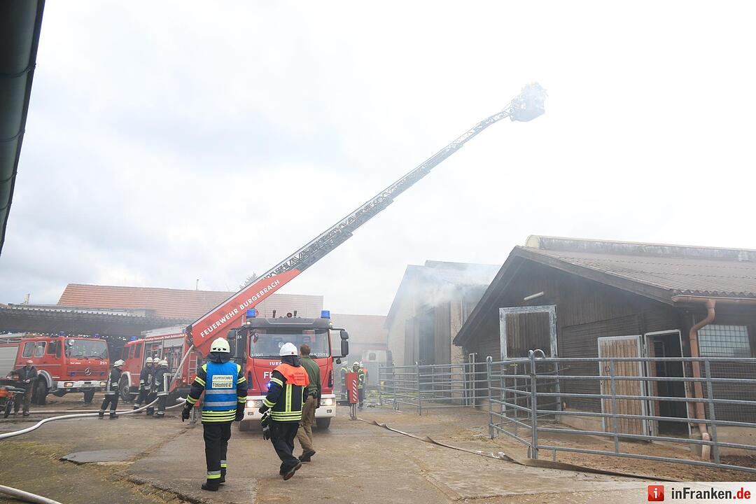 Feuer zerstört Scheune in Hohn am Berg