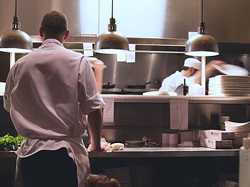 Koch verprügelt deutschen Gast: Gewalt-Eklat in Ibiza-Restaurant - wegen Kritik am Essen