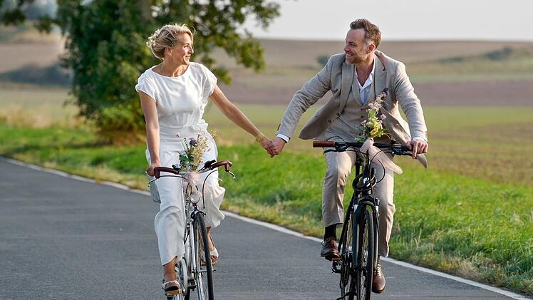 Die Hochzeit von Nora Kaminski (Tanja Wedhorn) und Max Jensen (Bernhard Piesk) steht in "Praxis mit Meerblick - Romeo & Julia" unmittelbar bevor. Ob am Ende wohl alles gut geht?