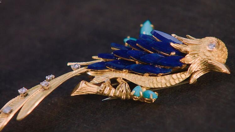 Die Paradiesvogel-Brosche ging an Benjamin Leo Leo.