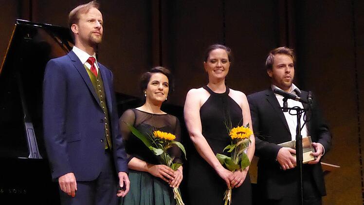 Peter Schöne, Sarah Aristidou, Caroline Melzer und Matthias Winckhler (von links) beim Abgesang auf die LiederWerkstatt 2016. Fotos: Ahnert