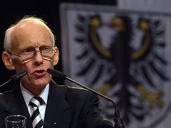 Der AfD-Abgeordnete Wilhelm von Gottberg k&ouml;nnte Alterspr&auml;sident werden. Durch eine &Auml;nderung der Bestimmung will Norbert Lammert das verhidnern. Symbolbild: Tim Brakemeier/dpa