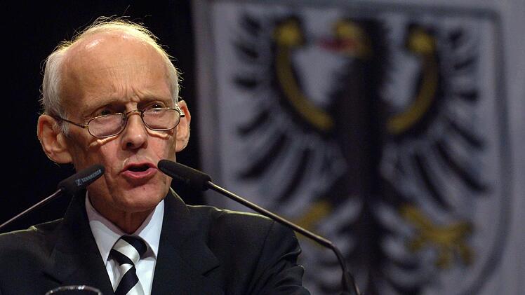 Der AfD-Abgeordnete Wilhelm von Gottberg k&ouml;nnte Alterspr&auml;sident werden. Durch eine &Auml;nderung der Bestimmung will Norbert Lammert das verhidnern. Symbolbild: Tim Brakemeier/dpa