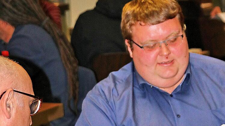 Schafkopf statt Schießen: zum traditionellen Turnier der königlich -privilegierten Schützengesellschaft Münnerstadt kamen 60 Frauen und Männer ins  Schützenhaus und spielten vier Stunden lang.  Dieter Britz