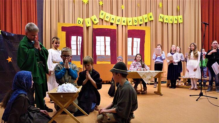 Ein voller Erfolg wurde das Weihnachtsmusical "Die sonderbare Nacht" der "Glück Auf - Grundschule Stockheim".Gerd Fleischmann