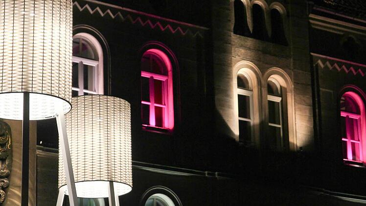 Das beleuchtete Pfarrzentrum bei "Kronach leuchtet" im vergangenen Jahr. Foto: Archiv/Michael Gründel