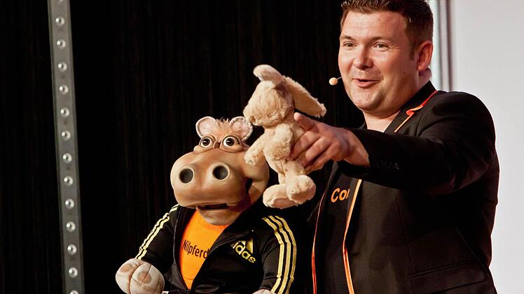 Sebastian Reich und Nilpferddame Amanda begeistern in Coburg. Foto: Jochen Berger