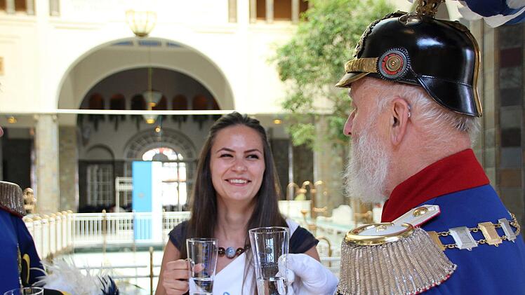 Blindverkostung mit Bad Kissinger Heilwassern. Foto: Benedikt Borst