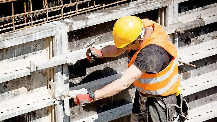 Der Mindestlohn für Facharbeiter auf dem Bau ist auf 15,20 Euro pro Stunde gestiegen. Foto: IG Bau