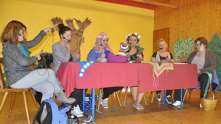 Der "Strickabend" und Dorftratsch.  Foto: Petra Heurich