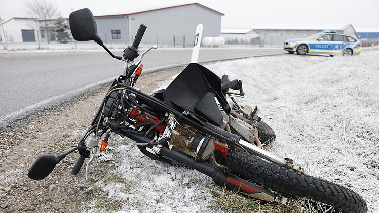 Petersaurach: Unfall zwischen Motorrad und Auto auf B14