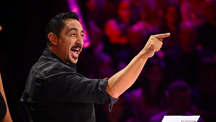 Hab dich! Rategast Eko Fresh (Bild) hatte im Halbfinale von "The Masked Singer" einen sensationellen Promi-Verdacht. Er vermutete unter einer der Masken Politiker Jens Spahn.