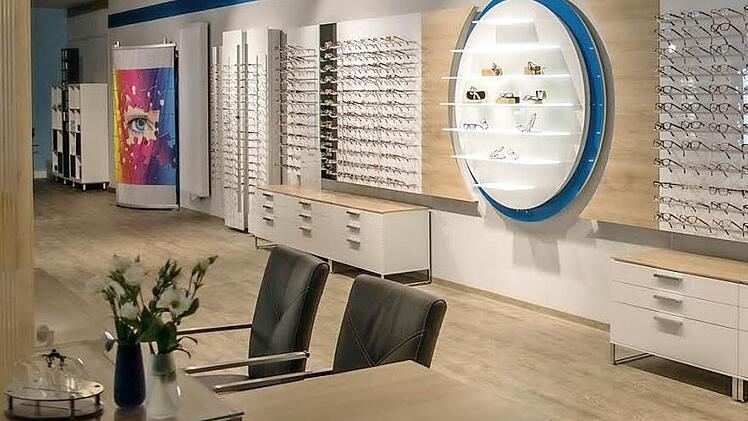 Wer sich eine neue Brille kaufen möchte, hat bei Klingentor-Optik in Ochsenfurt die Wahl zwischen annähernd 1500 verschiedenen Fassungen. Somit bleibt kein Mode-Wunsch unerfüllt.
