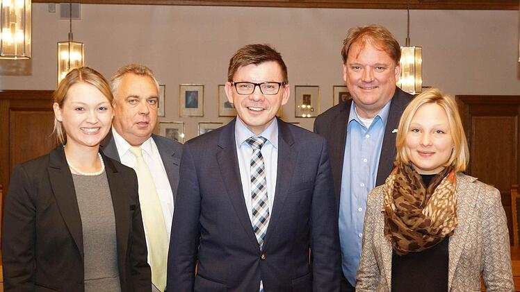 Die Arbeit an "Frankens Saalestück" geht weiter (von links): Produktmanagerin Ann-Kathrin Mack, Geerd Müller (Tourismus GmbH Bayerische Rhön), Bürgermeister Armin Warmuth, Michael Pfaff (Tourismus GmbH Bayerische Rhön), Produktmanagerin Franziska Bischof. Foto: Guzy