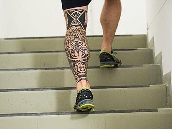 Beim Sky Run in Frankfurt sind starke Waden gefragt. Foto: Andreas Arnold/dpa