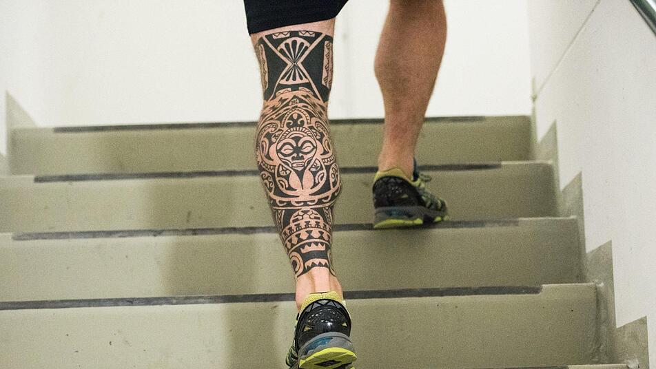 Beim Sky Run in Frankfurt sind starke Waden gefragt. Foto: Andreas Arnold/dpa