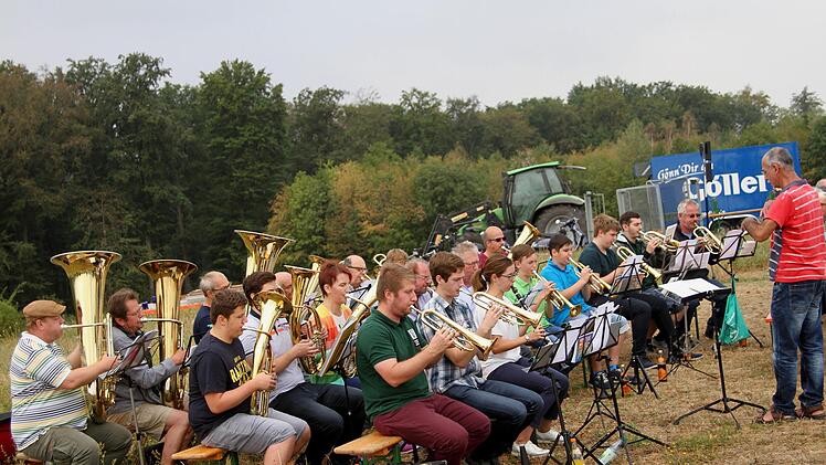 Die "Ebelsbacher Harmonie" und die "Lustigen Musikanten" aus Krum umrahmten die Feier.Günther Geiling