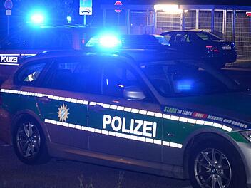 Drei Tote fand die Polizei im Landkreis Straubing_Bogen. War es Mord? Die Beamten ermitteln mit Hochdruck. Symbolbild: Ronald Rinklef