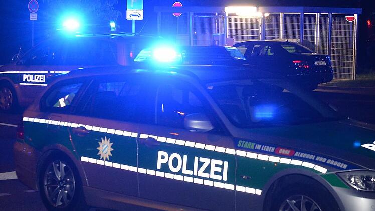 Drei Tote fand die Polizei im Landkreis Straubing_Bogen. War es Mord? Die Beamten ermitteln mit Hochdruck. Symbolbild: Ronald Rinklef